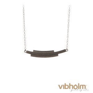 Pernille Corydon Brick Curve halskæde i oxyderet sølv med kurvet vedhæng N-490-OXY-80